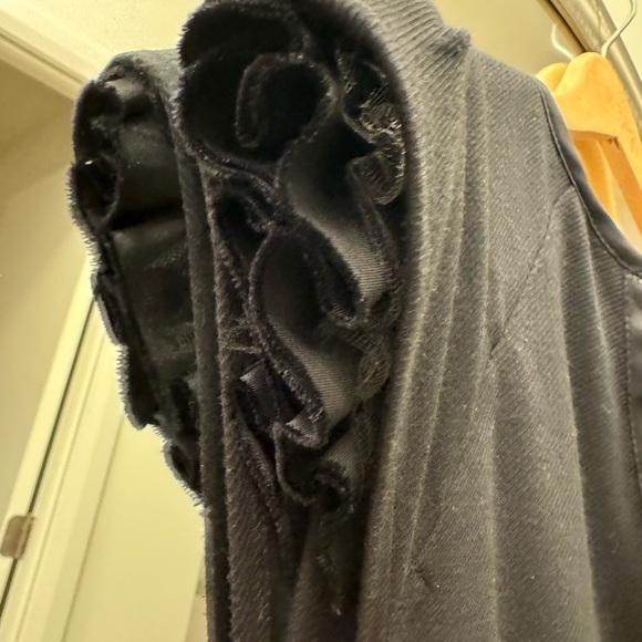 Fitted Sleeveless Zipped Top - Picture 3 of 8